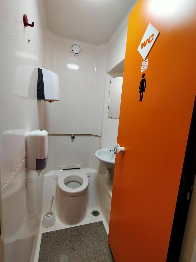 Hotel Thania 弗龙蒂尼昂 外观 照片