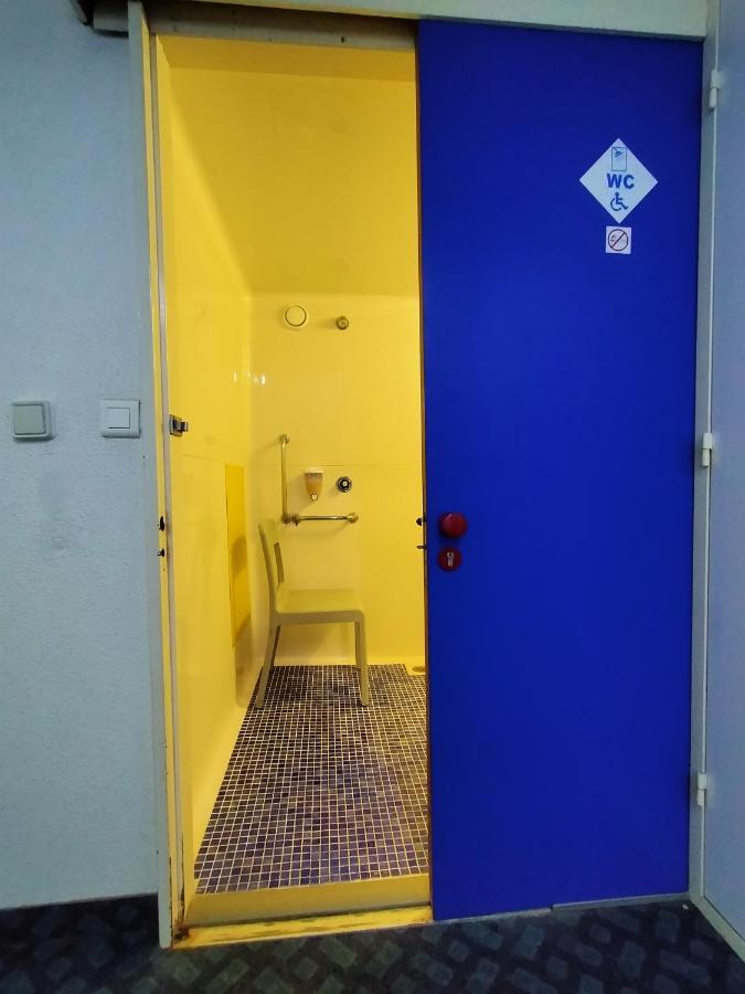 Hotel Thania 弗龙蒂尼昂 外观 照片